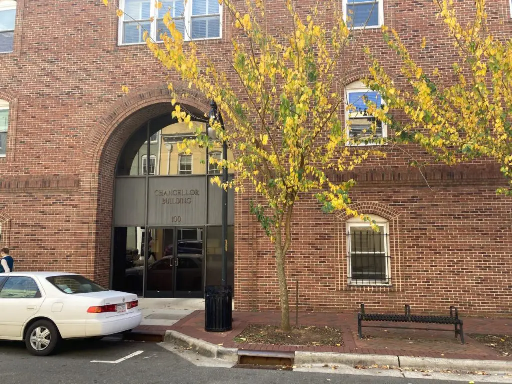 221105Pic-of-Building.jpg