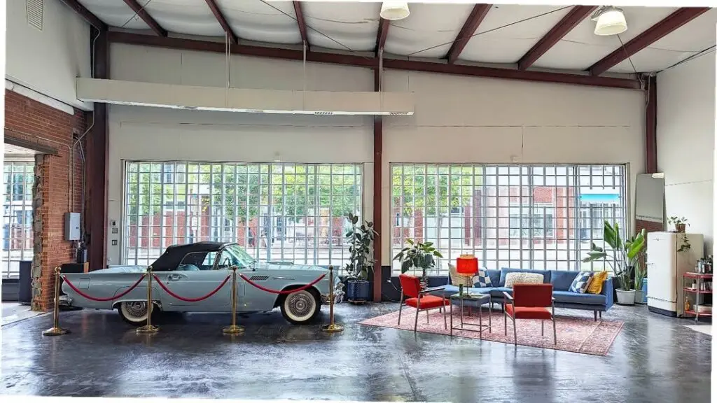 Speed House Show Room