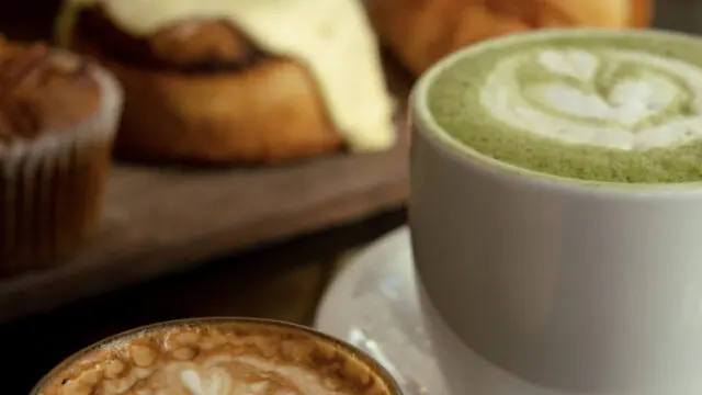 hot latte and matcha with latte art